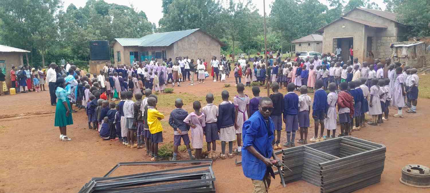 Children gathered at Mercy Mission